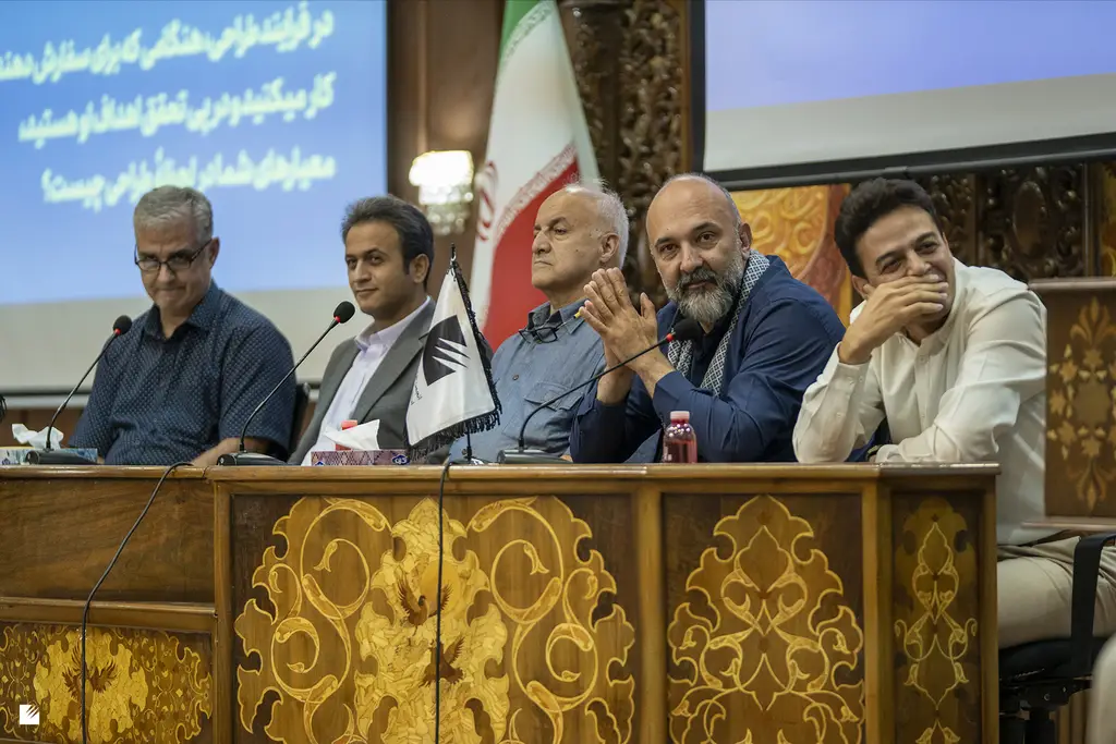 از تجربه تا راه حل-گفتوگو درباره چالشها، تجربهها و راهکارهها-انجمن طراحان گرافیک استان آذربایجان شرقی